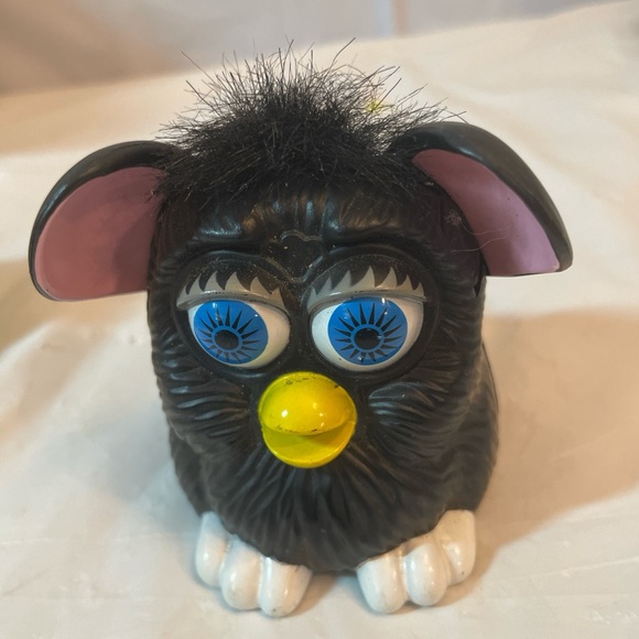 1998 McDonalds Furby Happy Meal Peek-a-boo Toy Black Body Tuft Blue Eye Non-Work - Picture 1 of 2